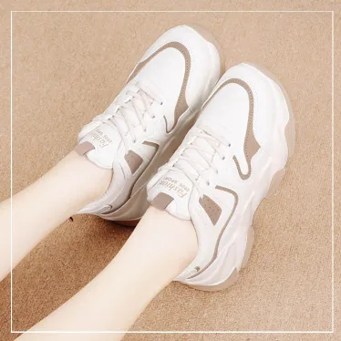 LADY FEET WOMEN’S CASUAL SHOE